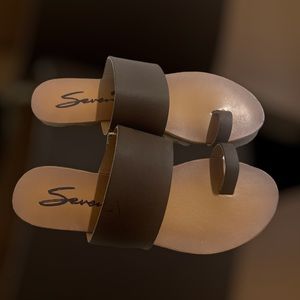 NWT Seven7 slip on flat sandal  Size 7